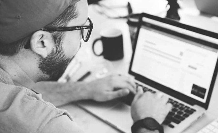 START-UP FEAR? OUTSOURCING MAKES THE START EASIER! START-UP FEAR? OUTSOURCING MAKES THE START EASIER!