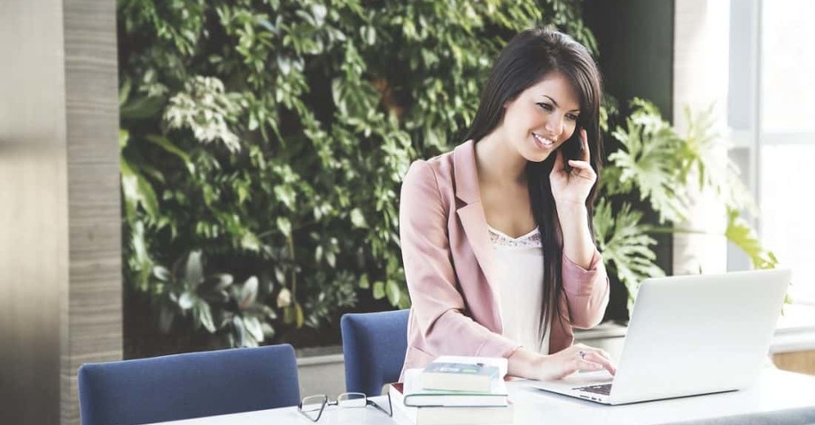 HOW A TELEPHONE SERVICE MAKES BETTER CUSTOMER SERVICE